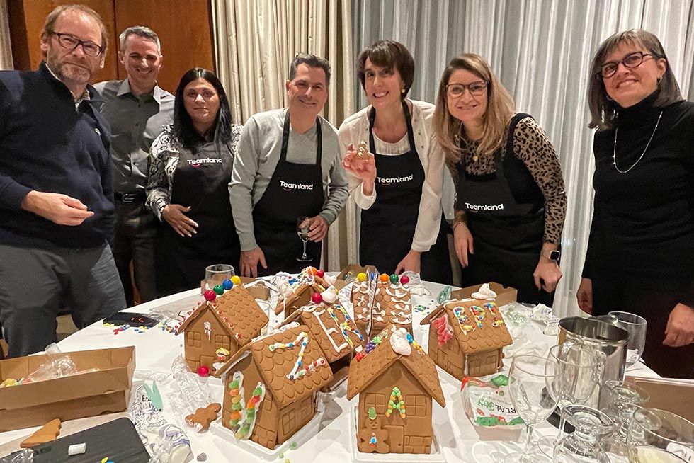 Teamland Team building of Gingerbread Houses